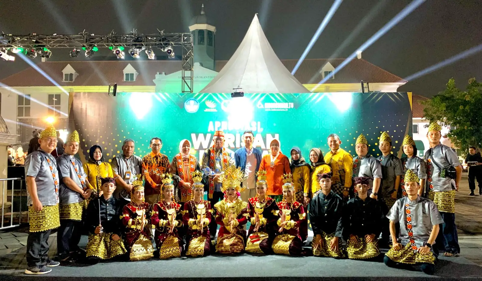 Kadis Dikbud Lambar terima sertifikat Takhi Batin sebagai WBTBI 2023