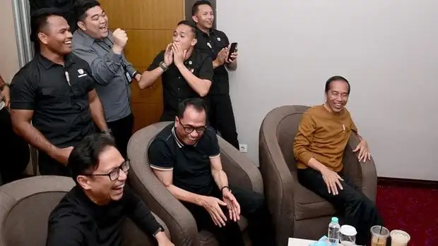 Jokowi Terlihat Sumringah Saat Timnas Garuda Mencetak Gol