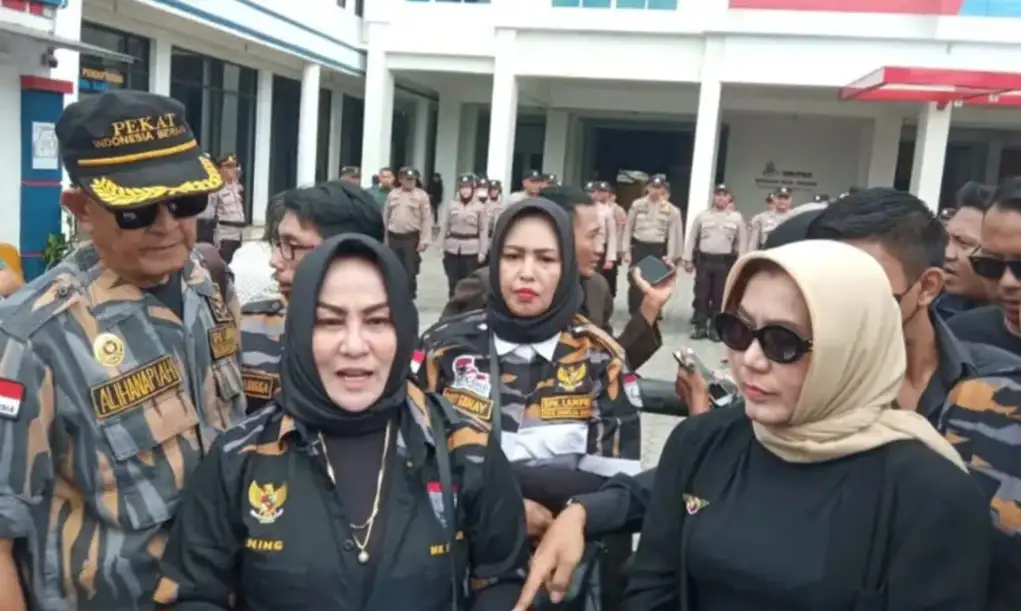 Massa Kontraktor Unjuk Rasa di UMITRA, Tuntut Pelunasan Kewajiban Pembayaran Proyek